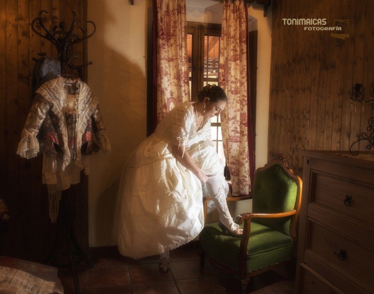 Lo llevan las falleras debajo de sus precioso vestidos Enaguas- de -Fallera-jpg