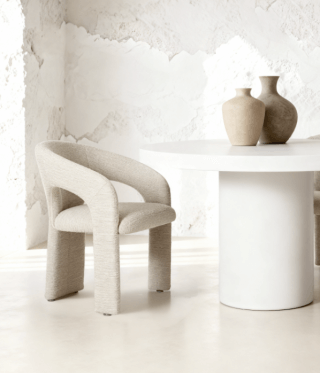 Silla estilosa con&nbsp;silueta org&aacute;nica