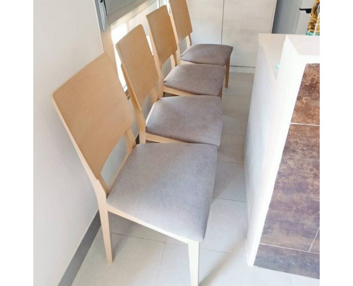 Sillas en madera tapizada