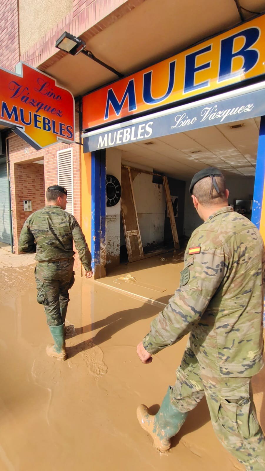 quitando-lodo-de-tienda.jpeg