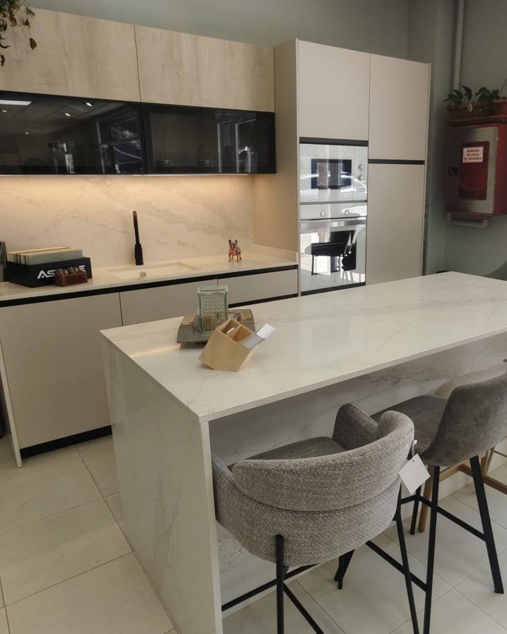 cocina-exposicion-muebles-lino-vazquez.jpg