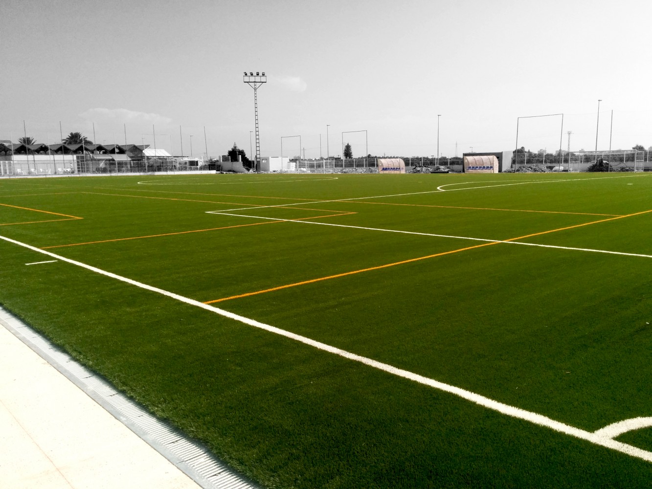 Instalación de césped artificial en el Campo de Fútbol 11 (Piles