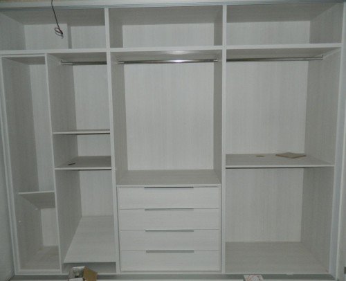 Interior armario melaminico distribucion segun cliente en Carcagente