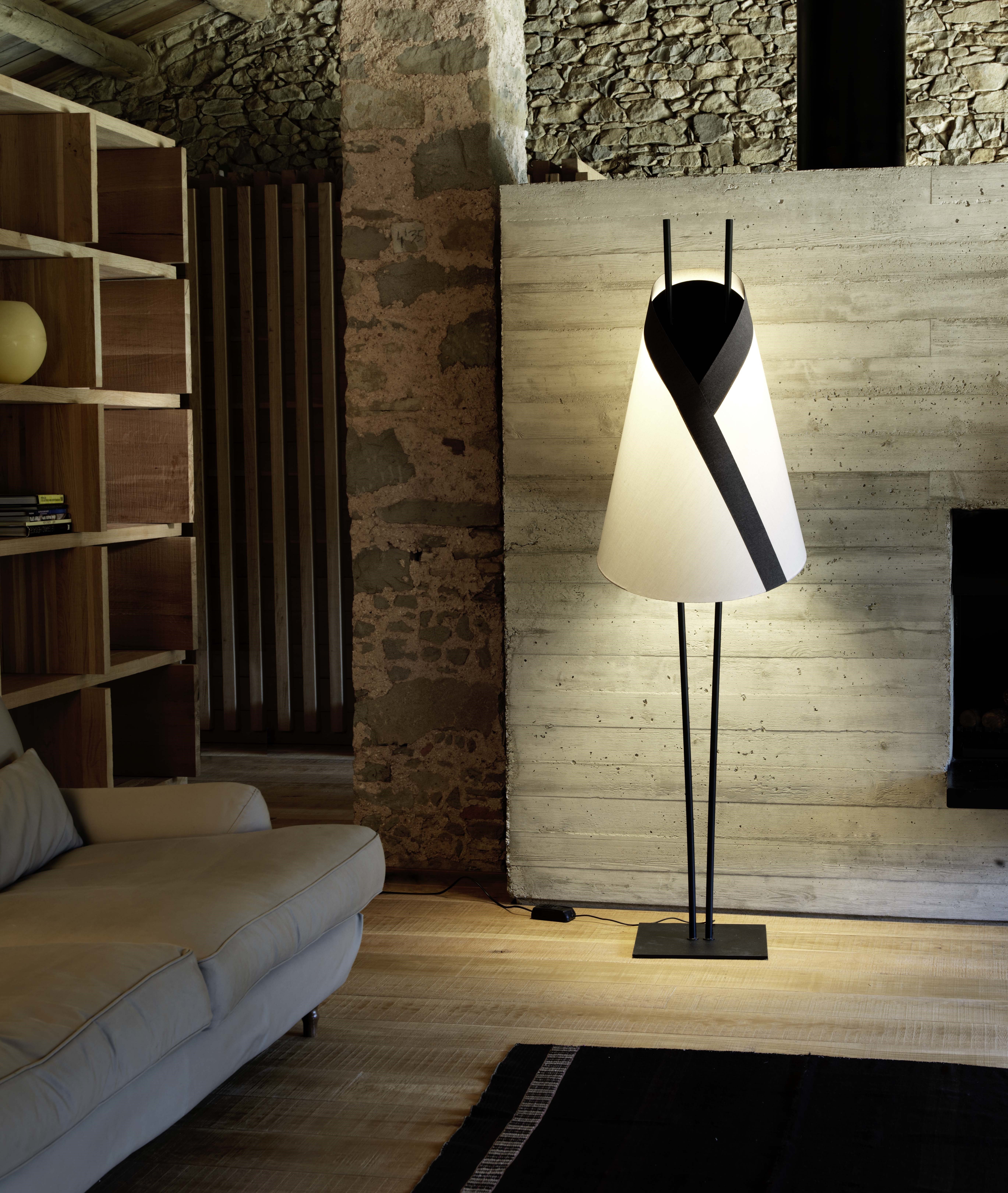 DRESSLIGHT BARCELONA WAKUFU Lámpara de pie pantalla textil blanca y