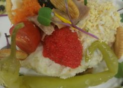 Ensaladilla rusa con encurtidos 
