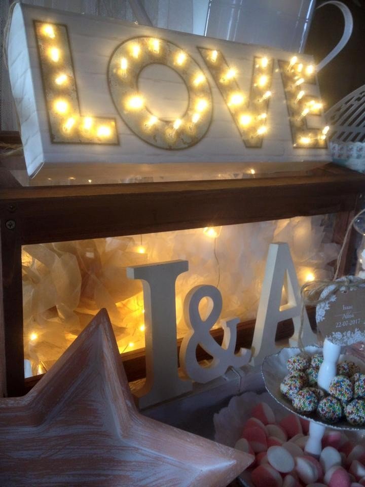 Letras de madera iluminadas. Bodas en Masía de las Estrellas dulce-fantasia-masiadelasestrellas-220717-8.jpg