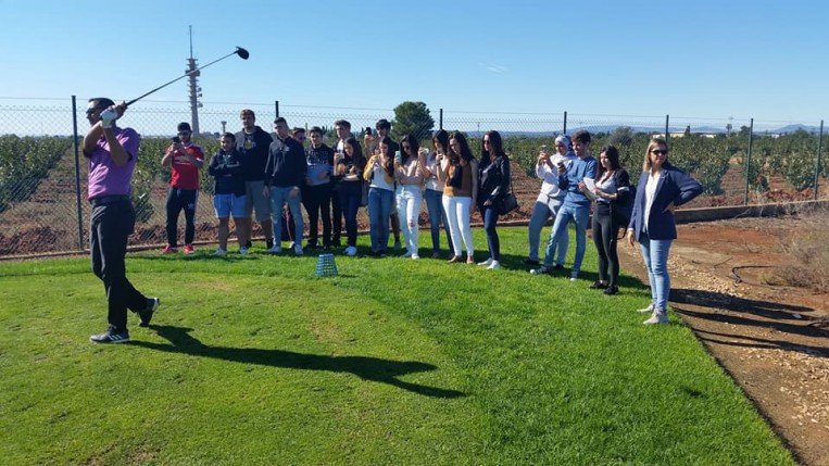 Alumnos de Florida Universitaria visitan Masia de las Estrellas alumnos-florida-universitaria-visitan-masia-3.jpg