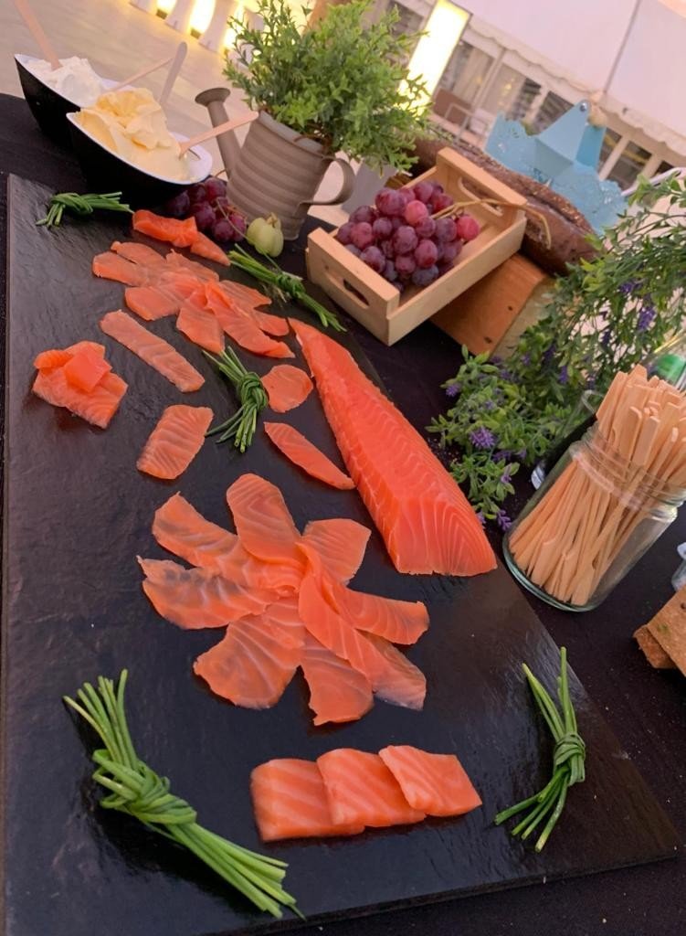 Un evento con buffet de salmon en Masia de las Estrellas bufet-de-salmon-2.jpg