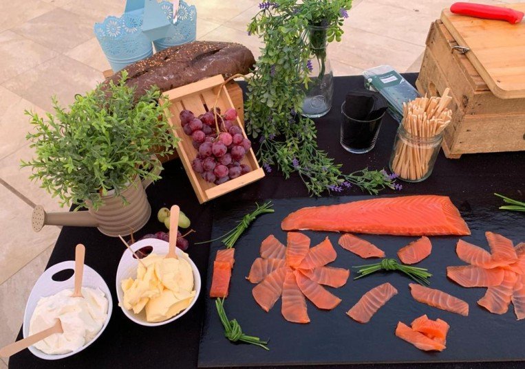 Un evento con buffet de salmon en Masia de las Estrellas bufet-de-salmon-3.jpg