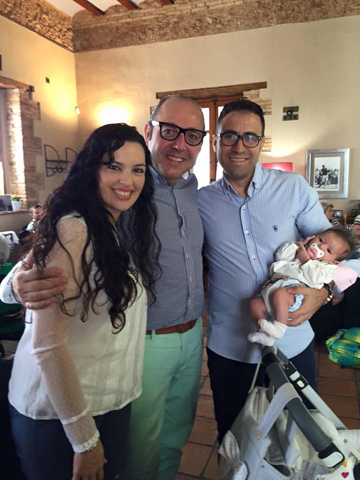 Silvia y Alfonso celebran su aniversario en Masia y nos presentan a Nora silvia-y-alfonso-27092015.jpg