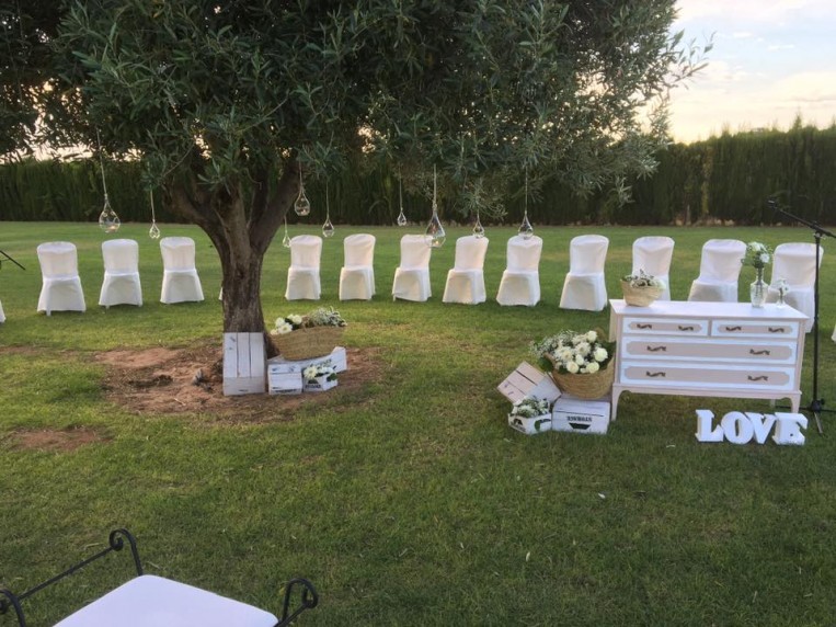 Casandra y Raúl: una boda alrededor de un olivo erase-un-vez-bodas-con-encanto-masia-de-las-estrellas-6.jpg