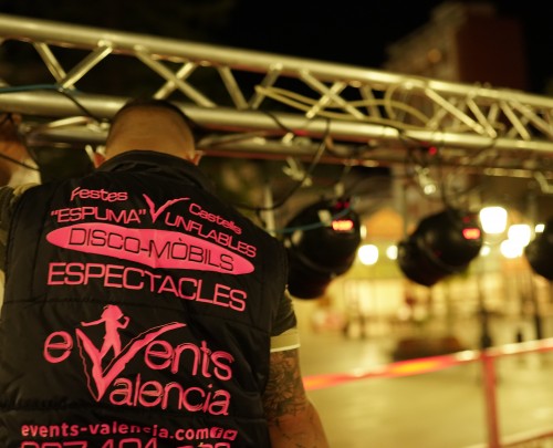 equipo events-valencia trabajando en iluminación