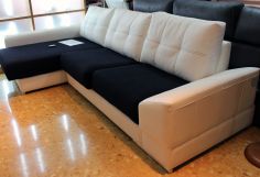 Sofá chaiselongue tapizado en blanco y negro 1.975€