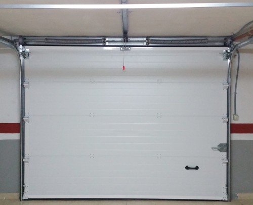 Cambio a puerta seccional en garaje. 