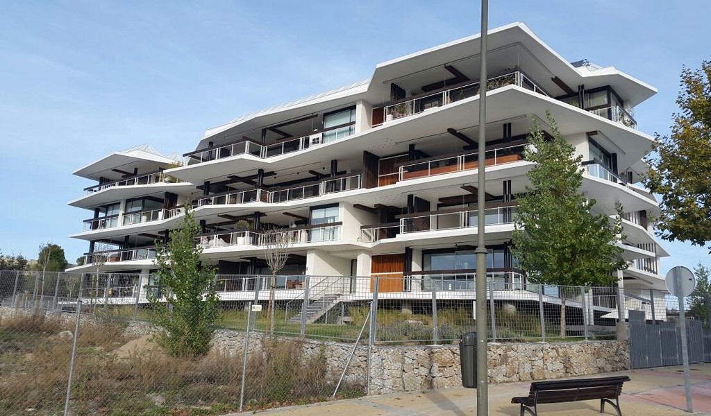 edificio acantilado ( Boadilla del Monte )