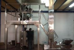Linea de envasado de productos de ferretería web.jpg