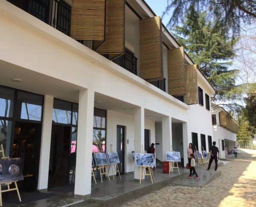 Vista exterior del Sports Hostel.