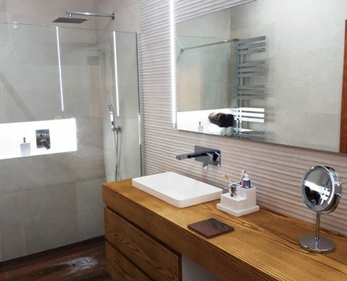 Mueble Fresno teñido