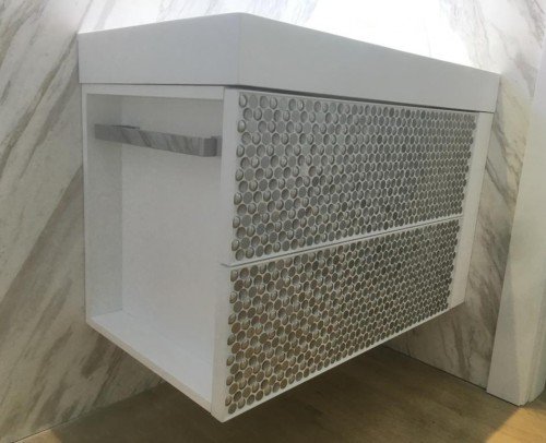 Mueble con Cajones en mosaico metalico