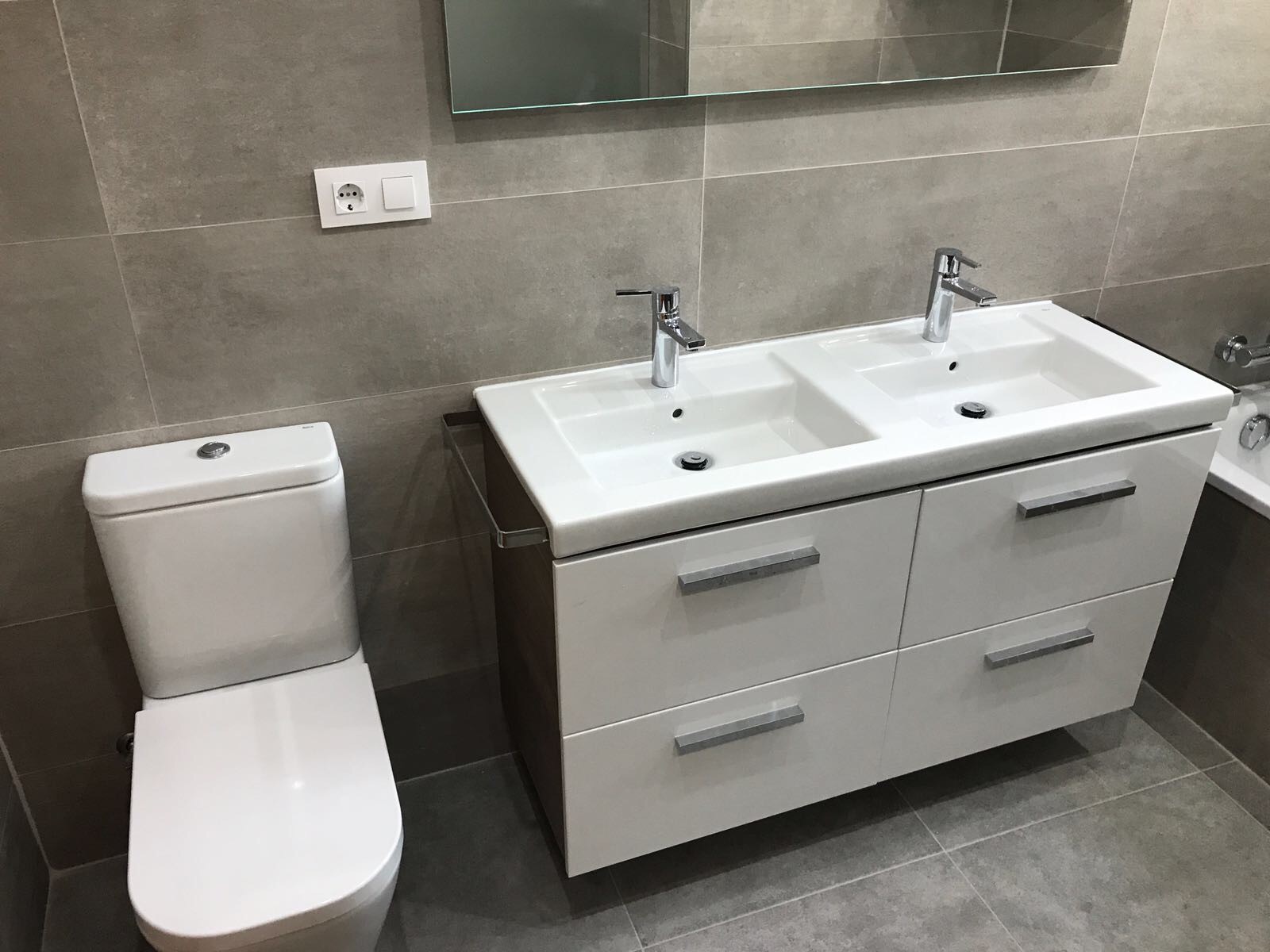 Baño con modelo Domo Gris :: Azulejos Eurogres, materiales de