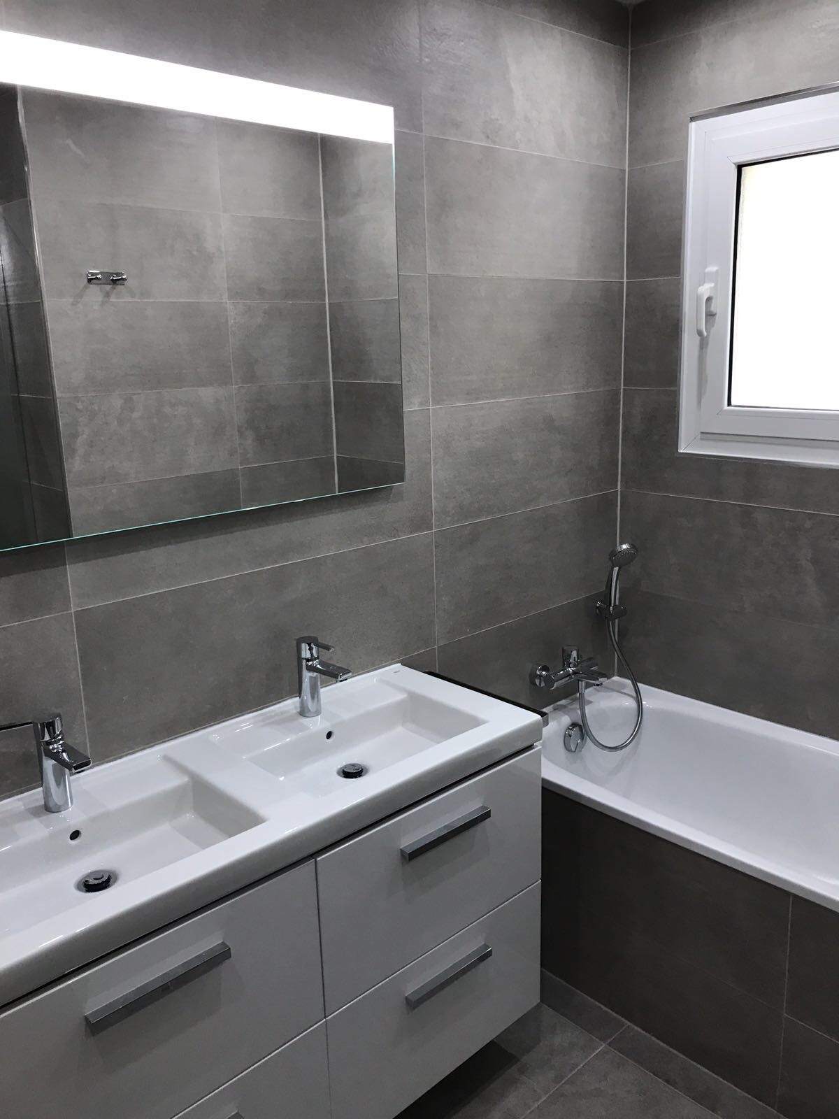 Baño con modelo Domo Gris :: Azulejos Eurogres, materiales de