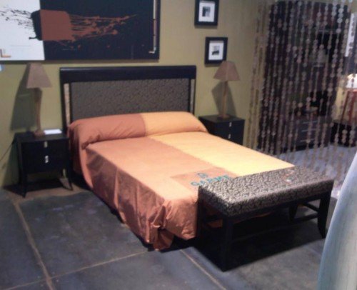 Dormitorio madera de iroko y detalles nacar. PVP - 1.985 EUROS. Ahora 995 euros