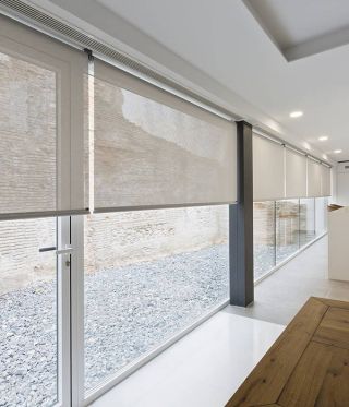 Cortina de interior enrollable