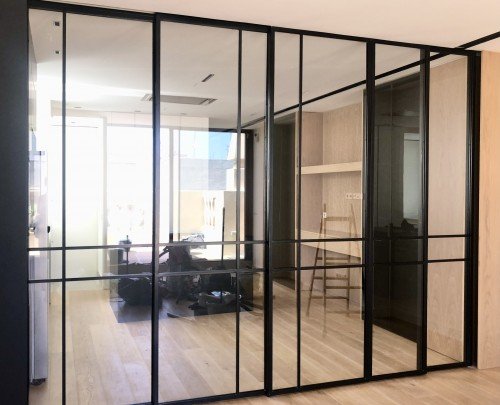 Puerta corredera separación espacios