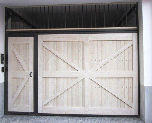 Puerta entrada a vivienda 