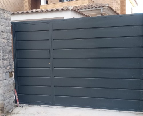 Puerta corredera parcela 