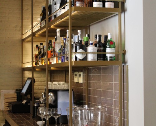 Módulo para botellas y copas.