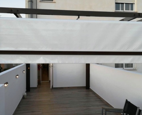 Estructura aluminio con toldo deslizante. 