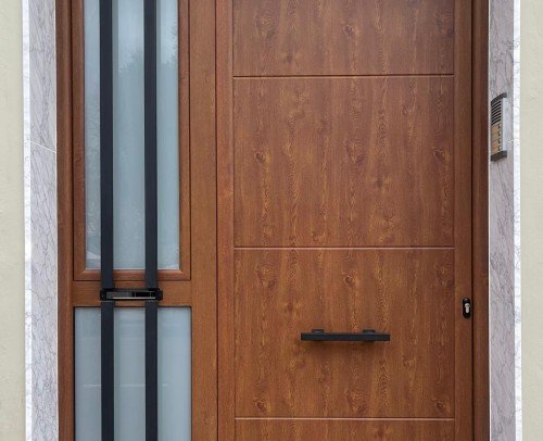 Puerta entrada aluminio imitacion madera 