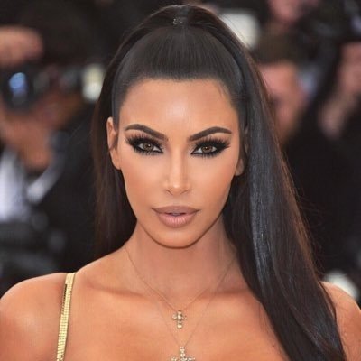 Kim Kardashian estudiando para ser abogada. :: Pagina web de información referente a moda