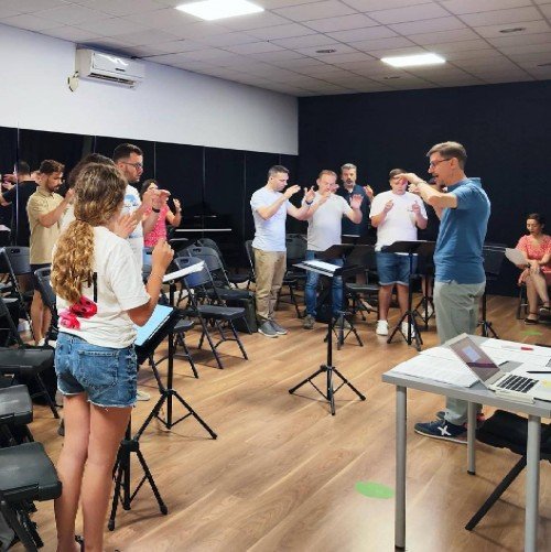 CLASES DE DIRECCIÓN CORAL EN ESIM