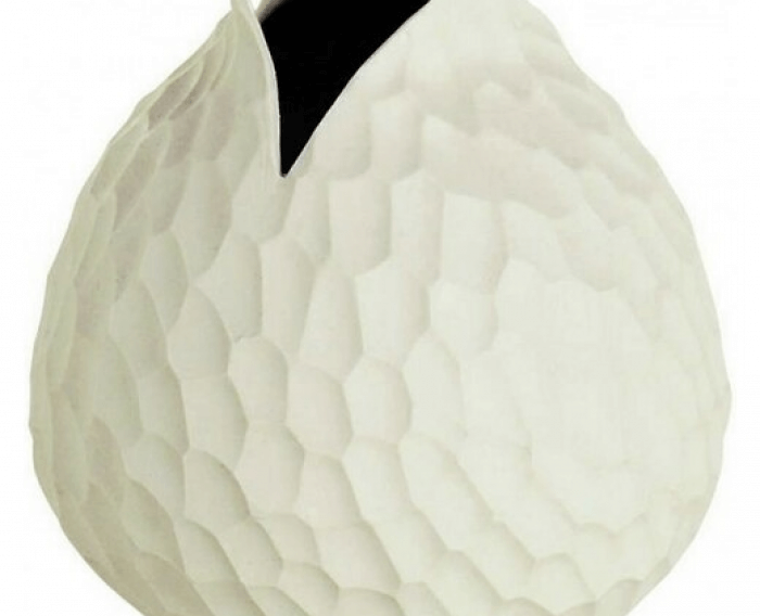 Carve jarrón. color beige H.22 cm, D.15 cm.
