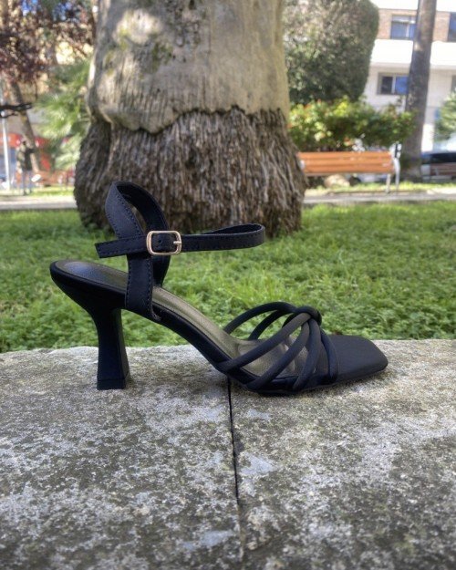 SANDALIAS DE TAC&Oacute;N