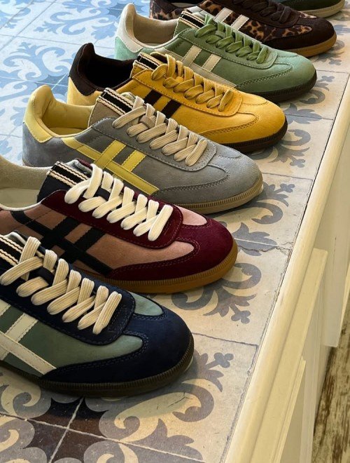 SNEAKERS