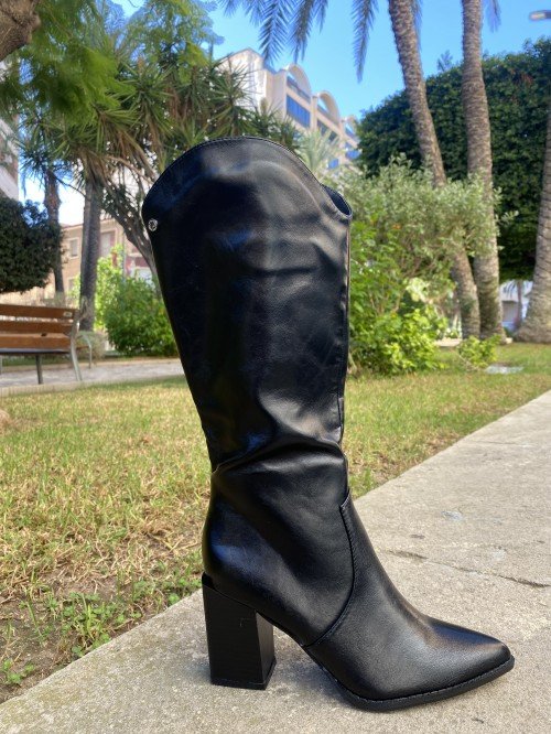 BOTAS Y BOTINES CAMPEROS