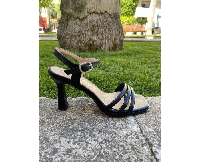 Sandalia Alexa 4 negro Desiree shoes