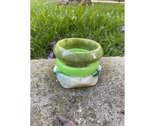 Pulseras combinadas en verde