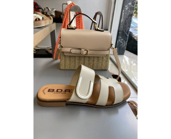 sandalia beige con velcro