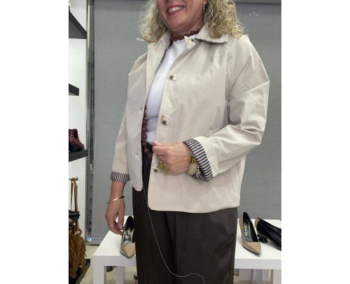 gabardina corta beige