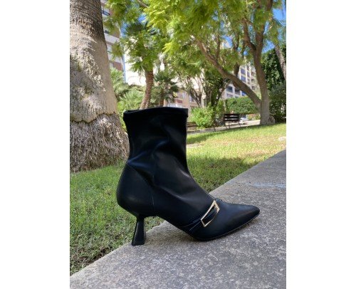 botin tira hebilla negro 2722B
