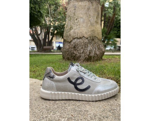 SNEAKER PLATA 25E811