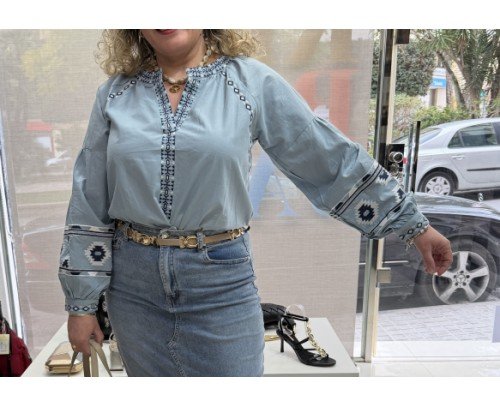 blusa azul suave geom&eacute;trica