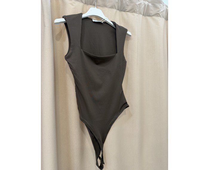 body escote cuadrado marron