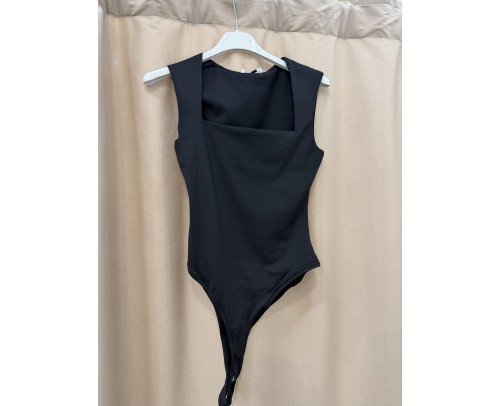 body escote cuadrado negro
