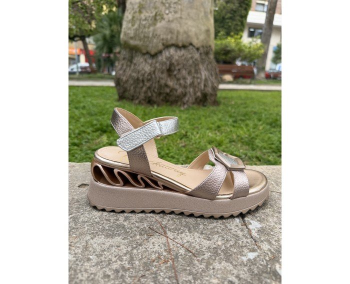 Sandalia metalizada rock away