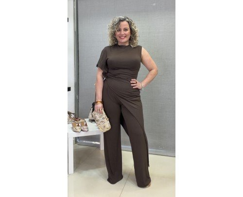 conjunto marron asimetrico